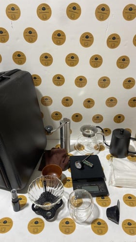 شنطة القهوة المختصة بمعاميلها ١٢ قطعة