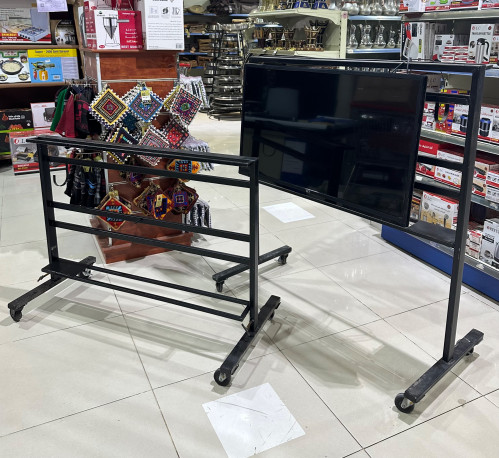 حامل شاشة و تلفاز بكفرات (( يتطلب شحن البريد السعو...