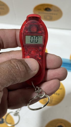 عيار هواء كفرات رقمي ميدالية صغير