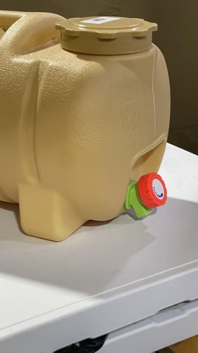 جركل وخزان فيبر الخيرات الاسطواني مع بزبوز