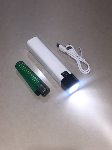 كشاف لِيَد 3 اضاءات مع شاحن جالكسي ومنفذ يوسبي لشح...