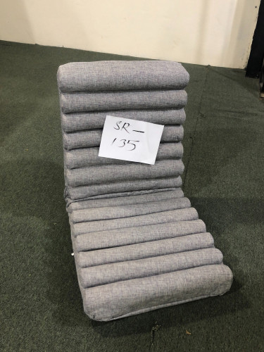 كرسي ارضي اسفنج مخطط