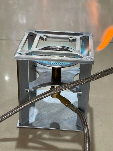 موقد البرق المربع الصغير مع جراب ولي يعمل على دبات...