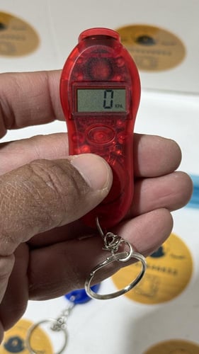 عيار هواء كفرات رقمي ميدالية صغير