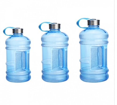 جركل و جالون ماء مع غطاء سنه