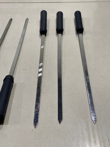 6 أسياخ من أسياخ الشوي مقبض خشب بطول 40 سم