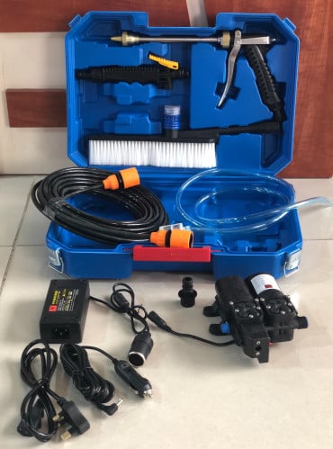 دينمو 200 واط مع رشاش مع شنطة ويعمل على السيارة مع...