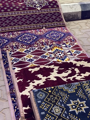 مدة لباد بطول مترين بنقشات ومقاسات مختلفة