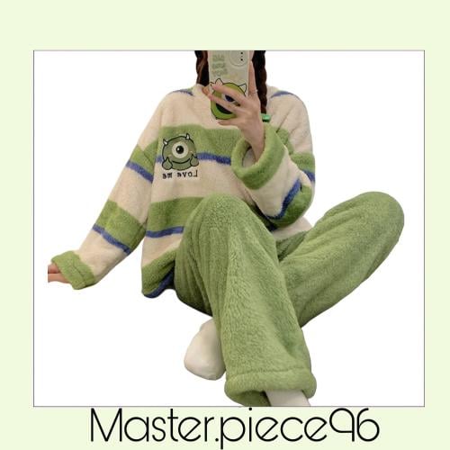 بيجامة شركة المرعبين