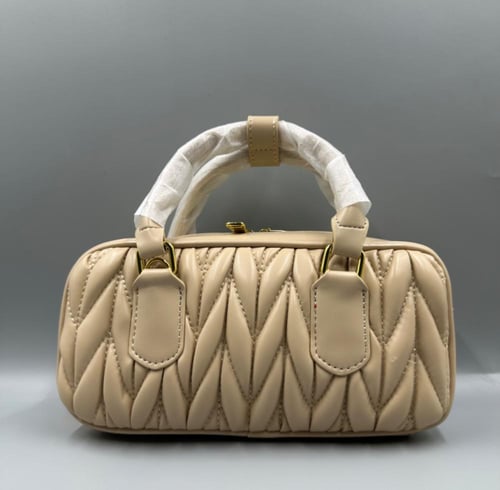 ( ميو ميو اوف وايت ) MIU MIU