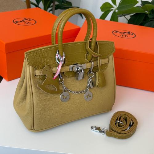 بيركن ( مصفر ) Hermès مع الملحقات