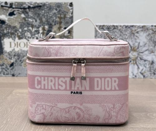 ديور ترافل" بينك (Small DiorTravel Vanity Case)