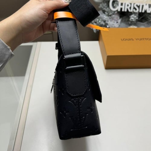 شنطة لويس فيتون رجالي ( اسود)