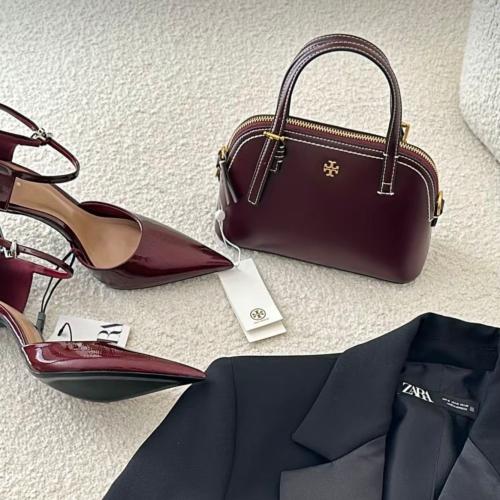 ( احمر لمعه ) توري بورش Tory Burch