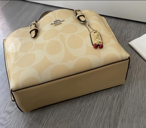 coach ( كوتش مولي اصفر )Mollie Tote Bag 25