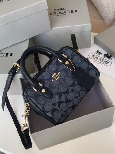 (شنطة كوتش روان ) مع الملحقات