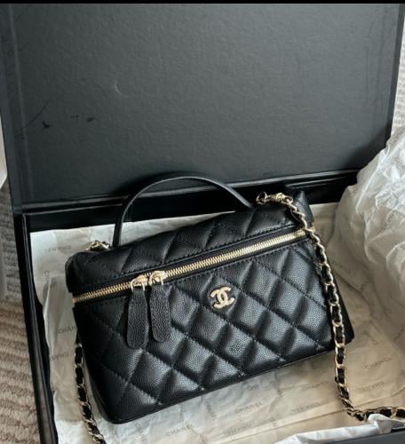 شنطة شانيل فانتي لوقو ذهبي ( ماستر ) اسود CHANEL V...