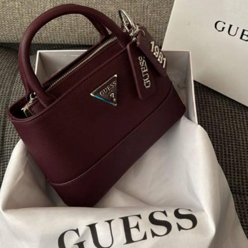 شنطة جيس Guess + الملحقات