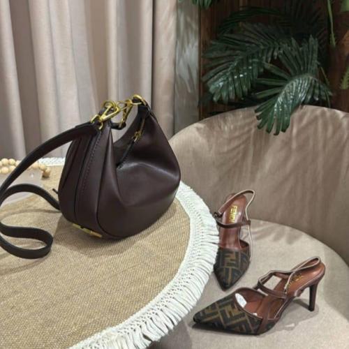 طقم فندي حقيبة + كعب ( اسبريسو داكن ) مع الملحقات...