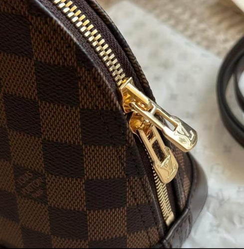 شنطة LV ( بني داكن )