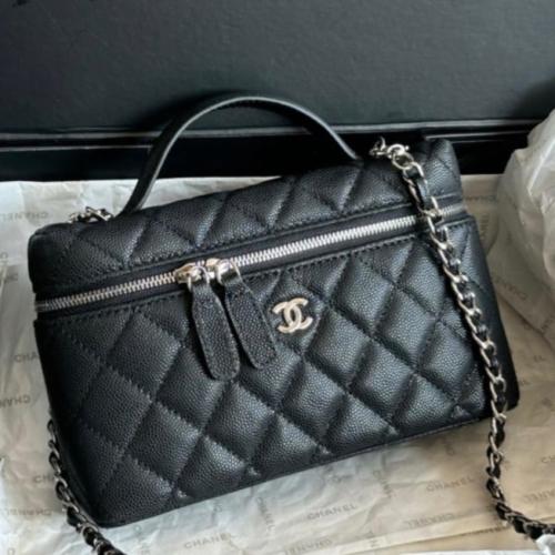 شنطة شانيل فانتي لوقو فضي ( ماستر ) اسود CHANEL Va...
