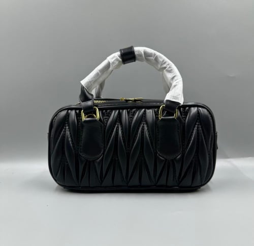 ( ميو ميو اسود ) MIU MIU