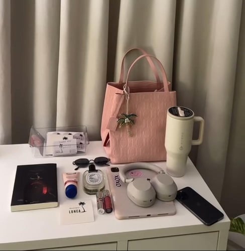 شنطة CH سي اتش وردي قماش