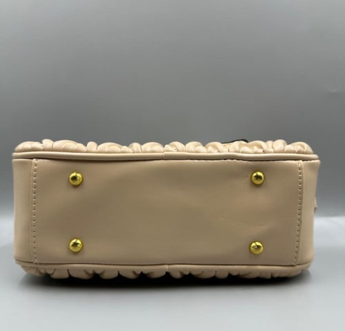 ( ميو ميو اوف وايت ) MIU MIU