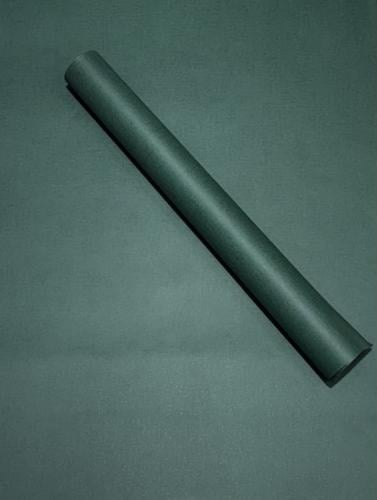 تغليف ورقي للهدايا والورد اخضر