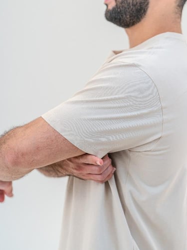 تي شيرت اوفرسايز بشعار ترايكروم كبير - بيج