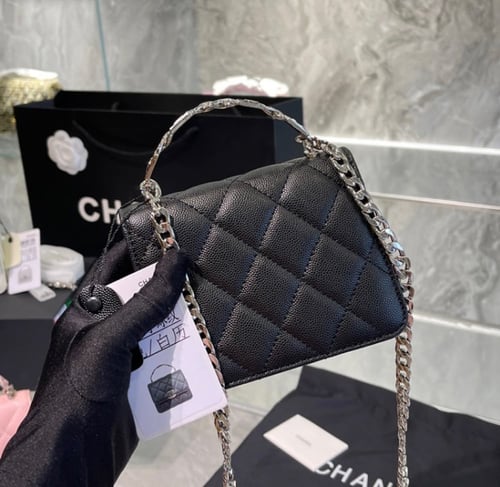 Chanel woc