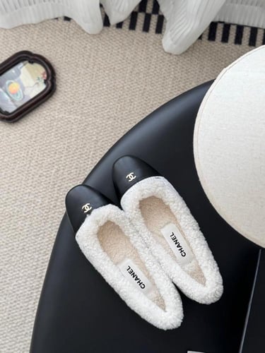 Chanel fur flat
