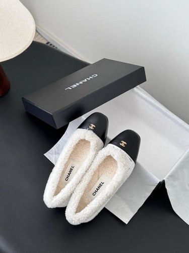 Chanel fur flat