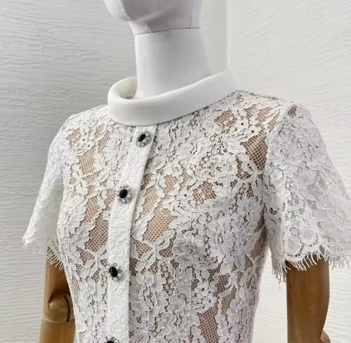 Self potrait white lace dress