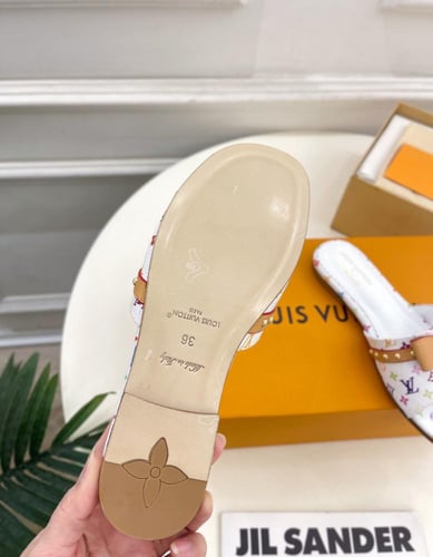 Lv murukami sandles with box
