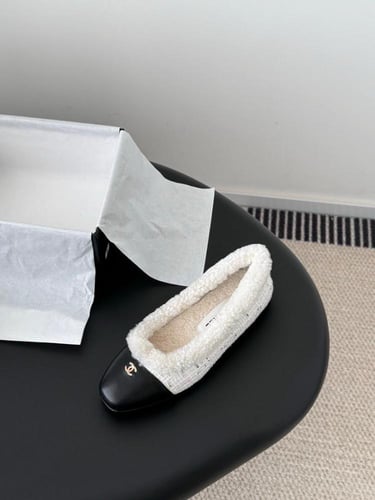 Chanel fur flat