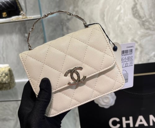 Chanel woc