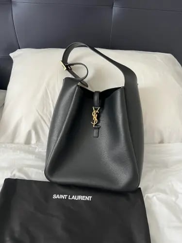 Ysl le 5 la 7 large shoulder bag