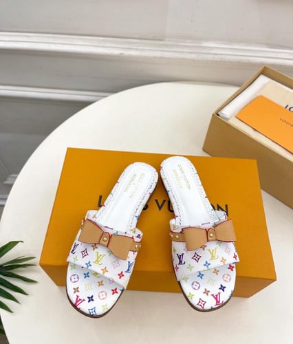 Lv murukami sandles with box