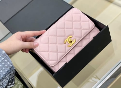 Chanel woc