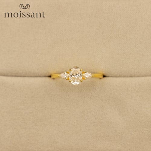 خاتم 1.40 قيراط Oval&Pear Three stones