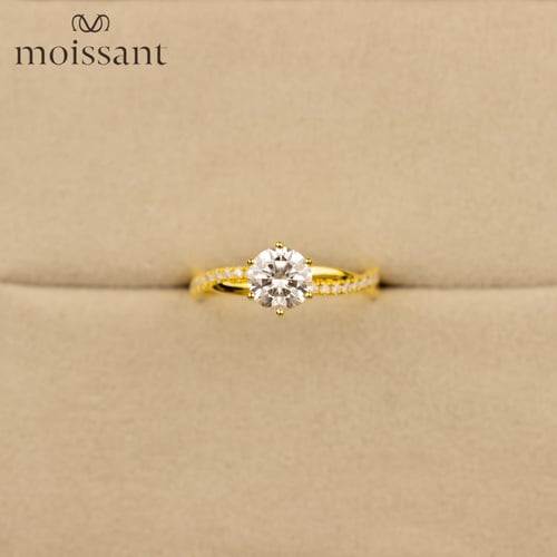 خاتم 1.16 قيراط Round solitaire with side stones م...