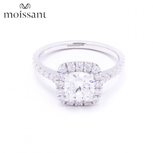 خاتم 1.58 قيراط Cushion halo مع 32 حجر جانبي