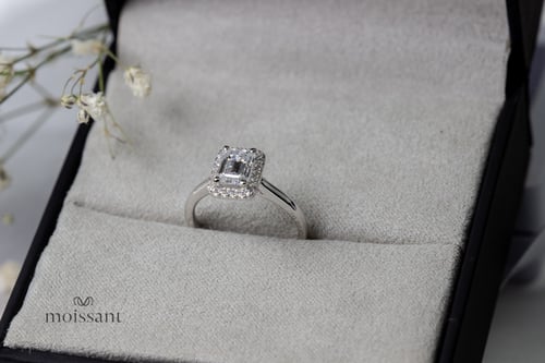 خاتم 1.17 قيراط Emerald halo مع 20 حجر جانبي