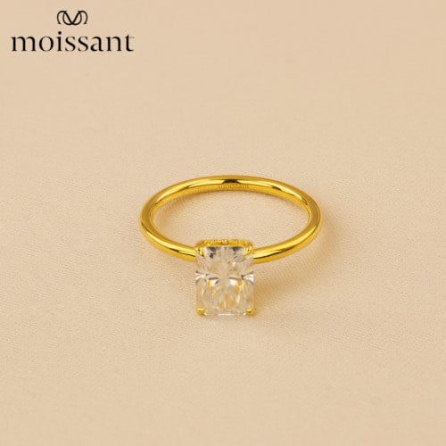 خاتم 2.06 قيراط Radiant solitaire with hidden halo...