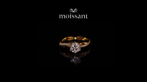 خاتم 1.16 قيراط Round solitaire with side stones م...