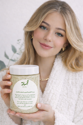 بودرات التفتيح والتبييض للوجه والجسم.