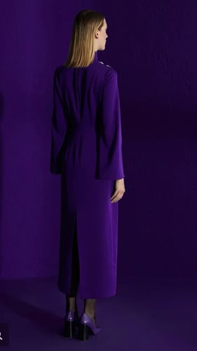 فستان طويل بأكمام طويلة بالحجر الأرجواني تسليم فور...