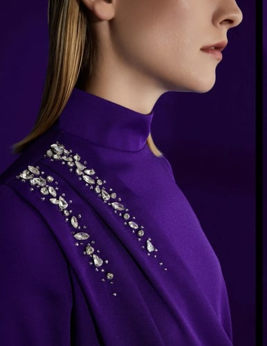 فستان طويل بأكمام طويلة بالحجر الأرجواني تسليم فور...