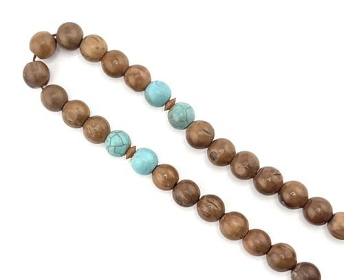 سبحة خشب جوز الكوك الطبيعي المطعم بالفيروز